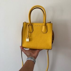 Michael Kors Medium Mercer Crossbody